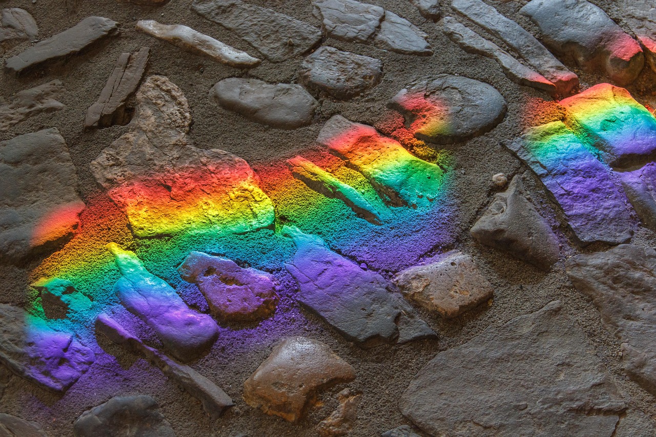https://pixabay.com/photos/sun-reflection-to-dye-multicoloured-5118520